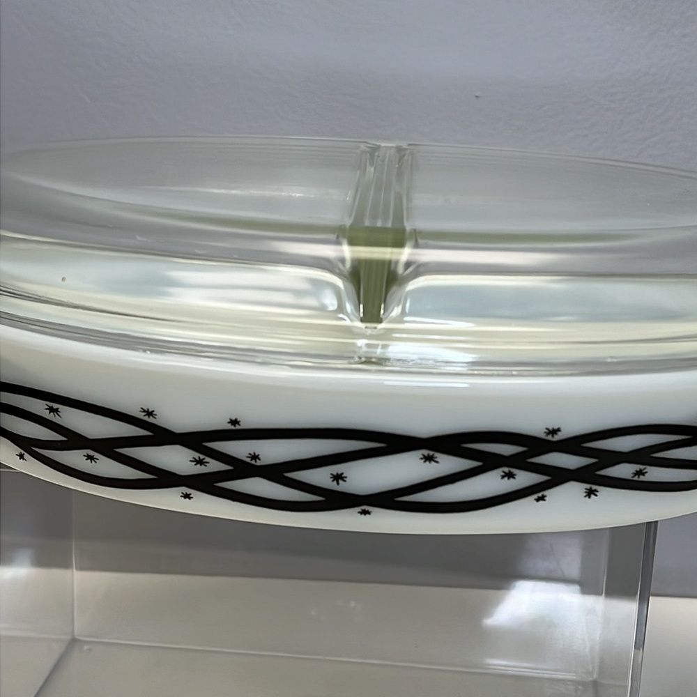 PYREX Barbed Wire Cinderella Divided Dish with Lid made in USA - Picture 9 of 11